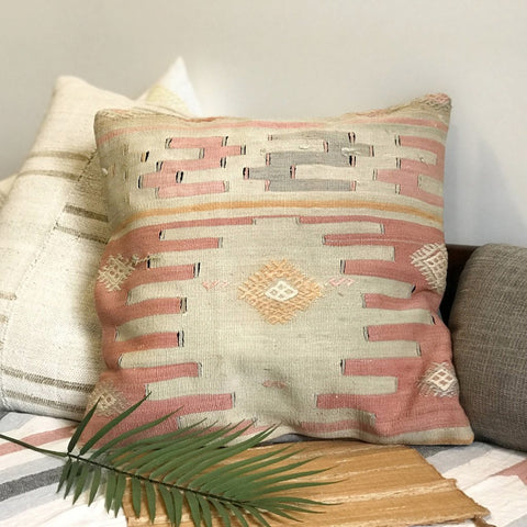 Kilim pillow case, bohemian cushion cover. Ethnic tribal pattern. Vintage Anatolian Turkish vintage Kilim. 