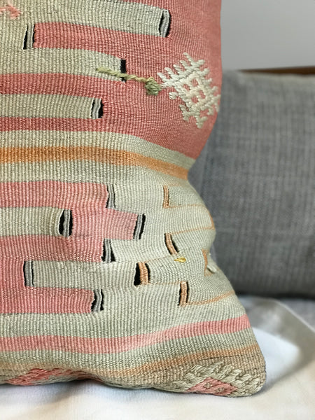 Kilim pillow case, bohemian cushion cover. Rare ethnic tribal pattern. Vintage Anatolian Turkish vintage Kilim. 