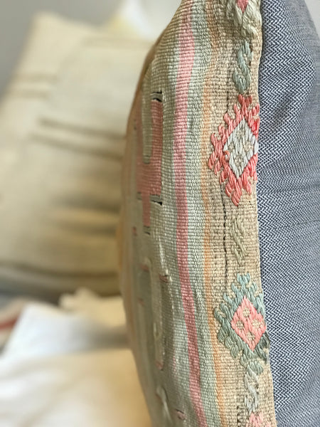 Kilim pillow case, bohemian cushion cover. Rare ethnic tribal pattern. Vintage Anatolian Turkish vintage Kilim. 
