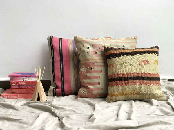 Bohemian pillow case, cushion cover. Vintage Anatolian Turkish vintage Kilim. Ethnic pattern, handmade.