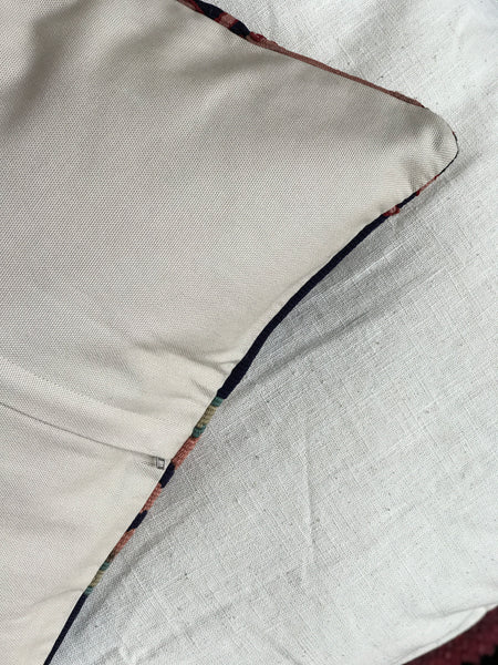 Kilim pillow case, cushion cover. Bohemian, ethnic tribal design. Vintage Anatolian Turkish vintage Kilim. Ethnic pattern, handmade.