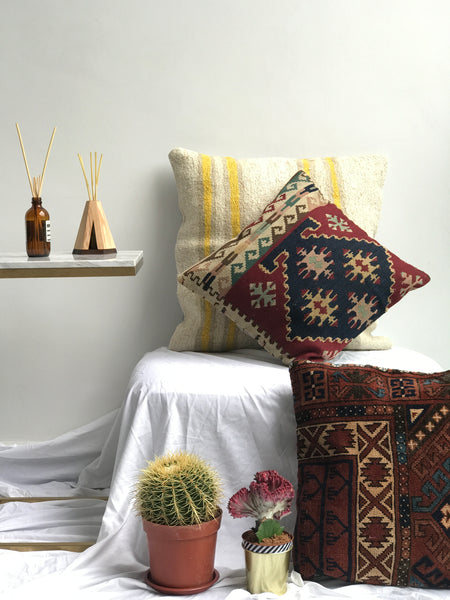 Kilim pillow case, bohemian cushion cover. Ethnic tribal pattern. Vintage Anatolian Turkish vintage Kilim. 