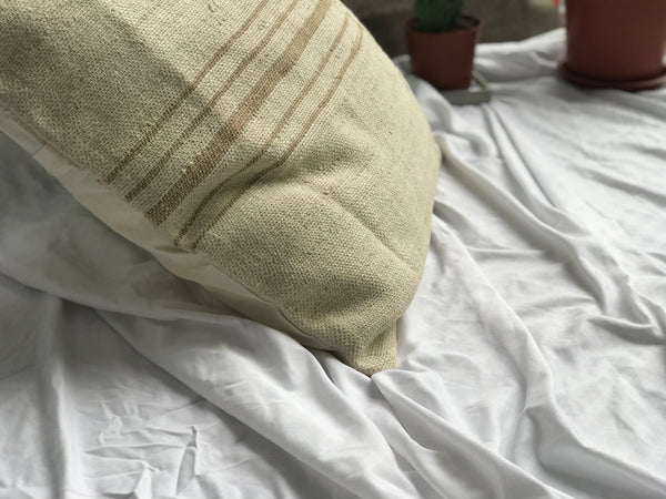 Kilim pillow case, cushion cover. Bohemian, minimal subtle design. Vintage Anatolian Turkish vintage Kilim. Ethnic pattern, handmade.